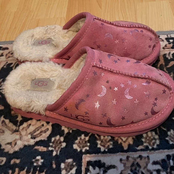 Girls size 12 ugg slippers - Picture 2 of 2